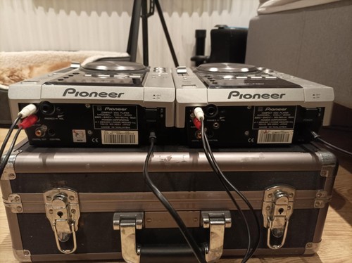 X2 Pioneer CDJ-200 Pair - With Portable Carry Case, ALL Wires Included - Picture 5 of 9