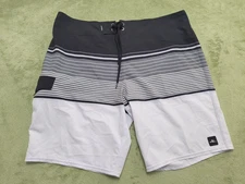 O'Neill Black /White Stripe Board Shorts Men's Size 40 DrawString Pocket