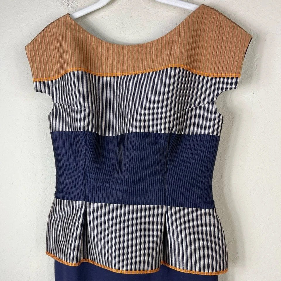 Vestido Lápiz Lela Rose Peplum Midi en Lana Azul Marino Talla 8 Foto 3 de 4