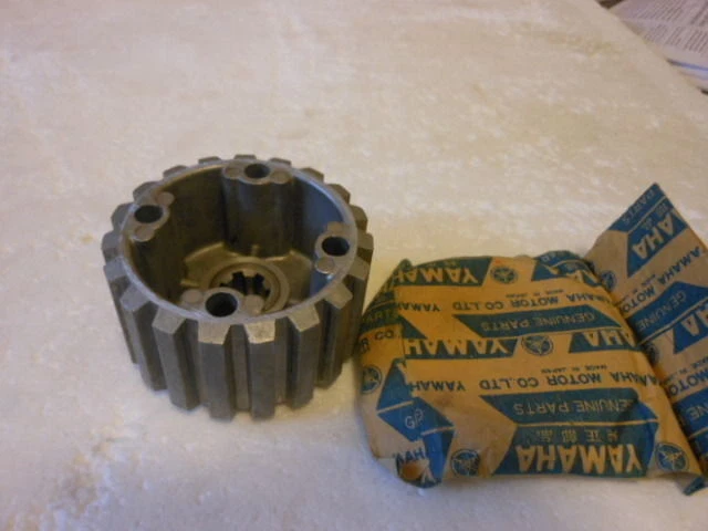 Новый из старых запасов 1977-1979 Yamaha DT250 77-79DT250 1976-1978 RD400 пружинная пластина 1A0-14253-00 - Изображение 2 из 2