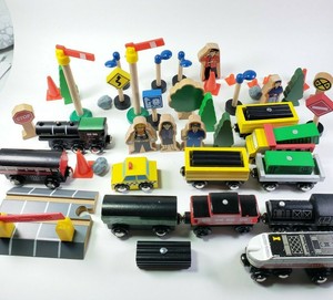 trenes de madera brio