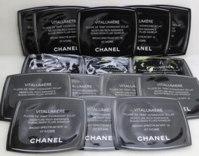 15 x CHANEL VITALUMIERE MOISTURE-RICH RADIANCE FLUID MAKEUP SPF 15 - 07 IVORE