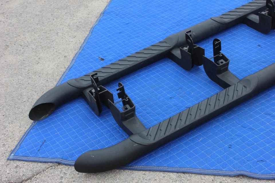 07-19 SILVERADO SIERRA CREW CAB 跑板踏板组件 正品 原始设备制造商 黑色 — 第 2/4 张图片