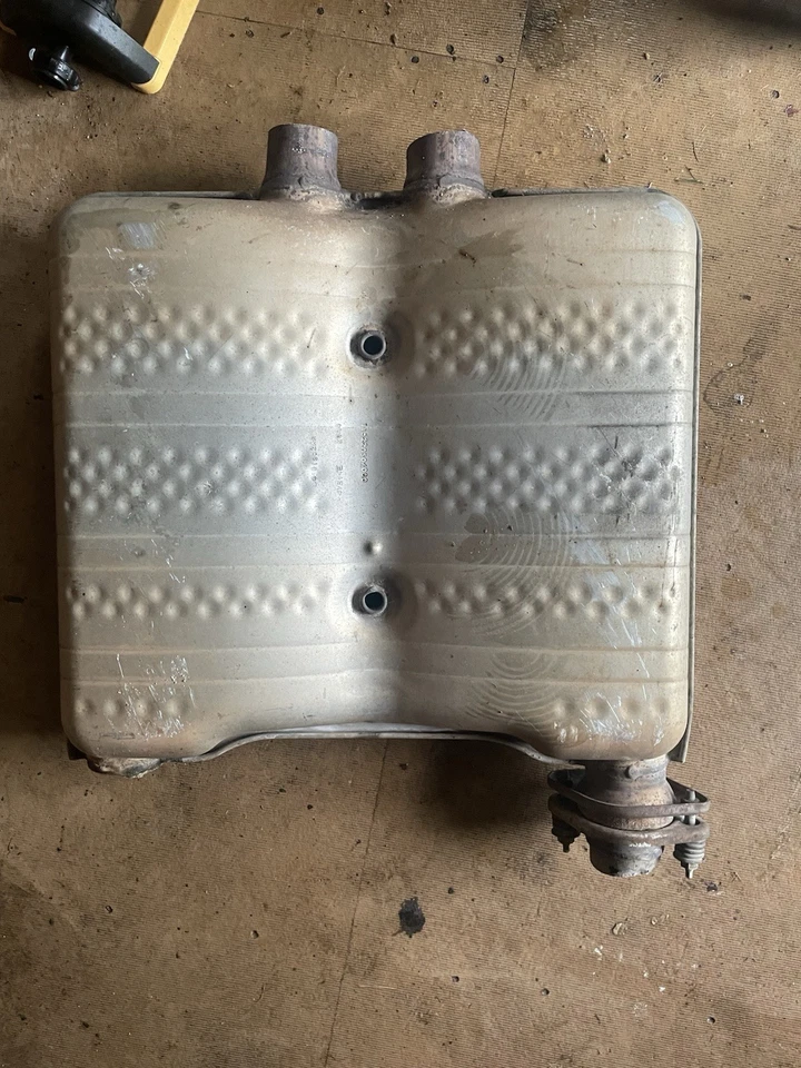 2006 - 2008 dodge magnum, Chrysler 300c mid muffler Resonator  - Image 2 of 3