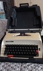 Machine à écrire vintage Hermes 3000 / Valise rigide incluse