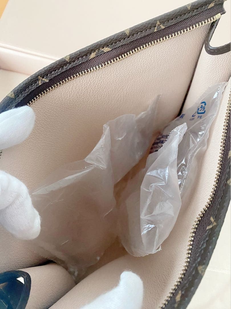 Complete with accessories Excellent condition Lou… - image 10