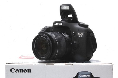 Canon EOS 7D 18 MP FULL HD DSLR mit Canon EF-S 18-55mm IS II Objektiv und OVP