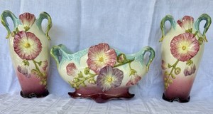 GARNITURE DE CHEMINEE  EN BARBOTINE DE  MASSIER  VALLAURIS ROSES TREMIERES