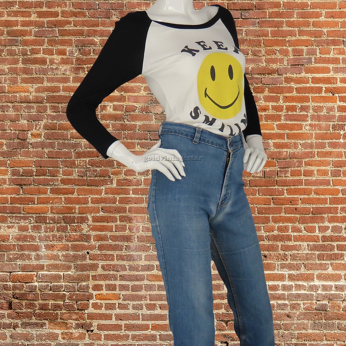 Retro Smiley Face LA Cheerful Vintage Chic Tee View 3