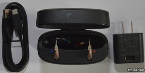 PAIR OF RECHARGEABLE PHILIPS HEARLINK 9040 MNR T R DIGITAL RIC HEARING AIDS