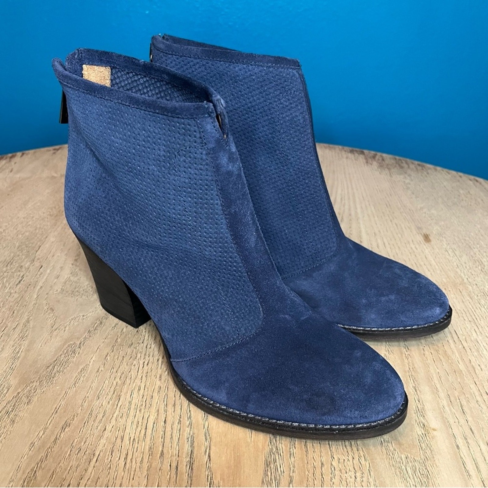 Aquatalia Italy Faris Perforated Blue Suede Heeled Ankle Booties Women's Size 8