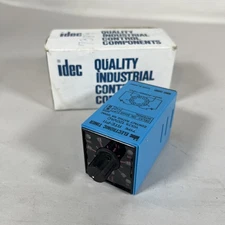 IDEC RTE-P11 Electronic Timer Plug-in Mount DPDT 10A 120VAC Coil 24V AC/DC 8-Pin