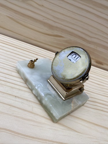 Vintage Globe Perpetual Flip Calendar On Marble Base Desk - Picture 4 of 11