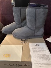 NEW IN BOX WOMENS UGG CLASSIC SHORT BOOTS GREY 5825 GENUINE SHEEPSKIN FUR LINED