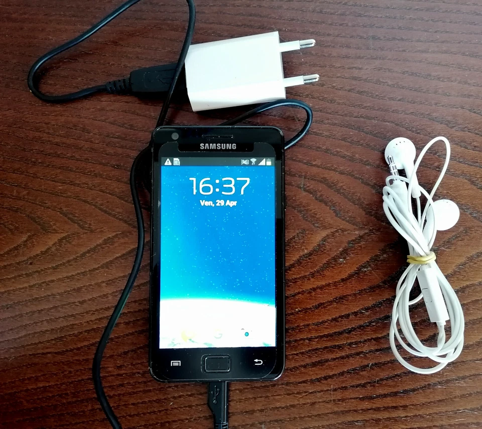 SAMSUNG TELEFONO CELLULARE VINTAGE USATO BUONO STATO + ACCESSORI - Immagine 4 di 4