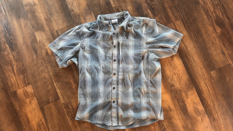 Columbia Omni Wick  Plaid Stretch Button Up Short Sleeve Shirt (Mens, medium)