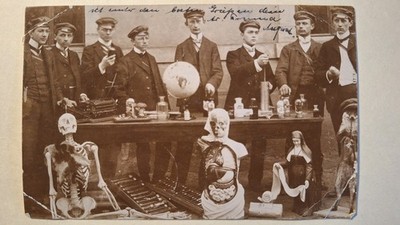 Foto 1906 Coswig Dresden Studentica  Schreibmaschine Globus Fuch Skelett Reklame