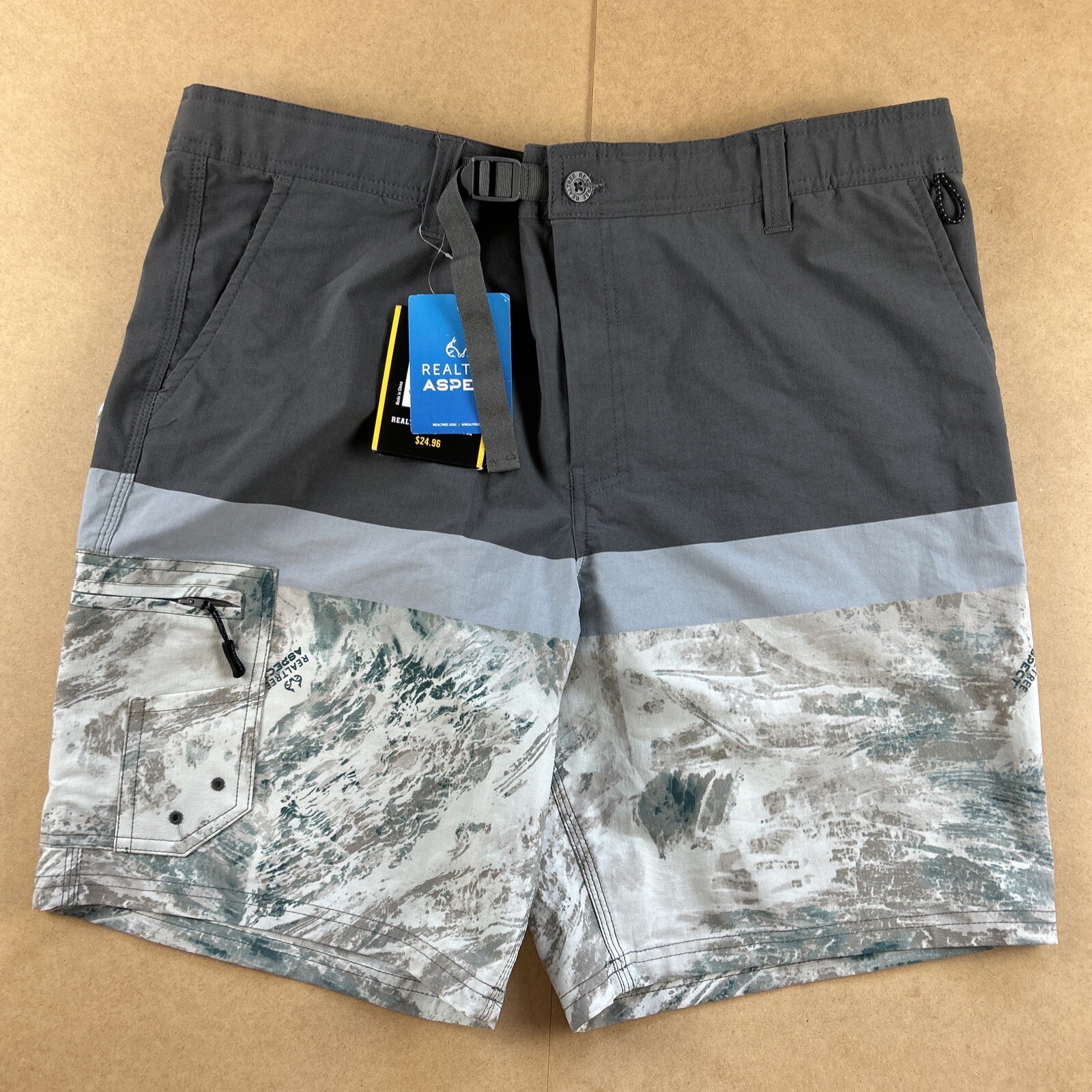 NEW Realtree Aspect Hybrid Fishing Shorts Mens XL Gray 25 MSRP Adult
