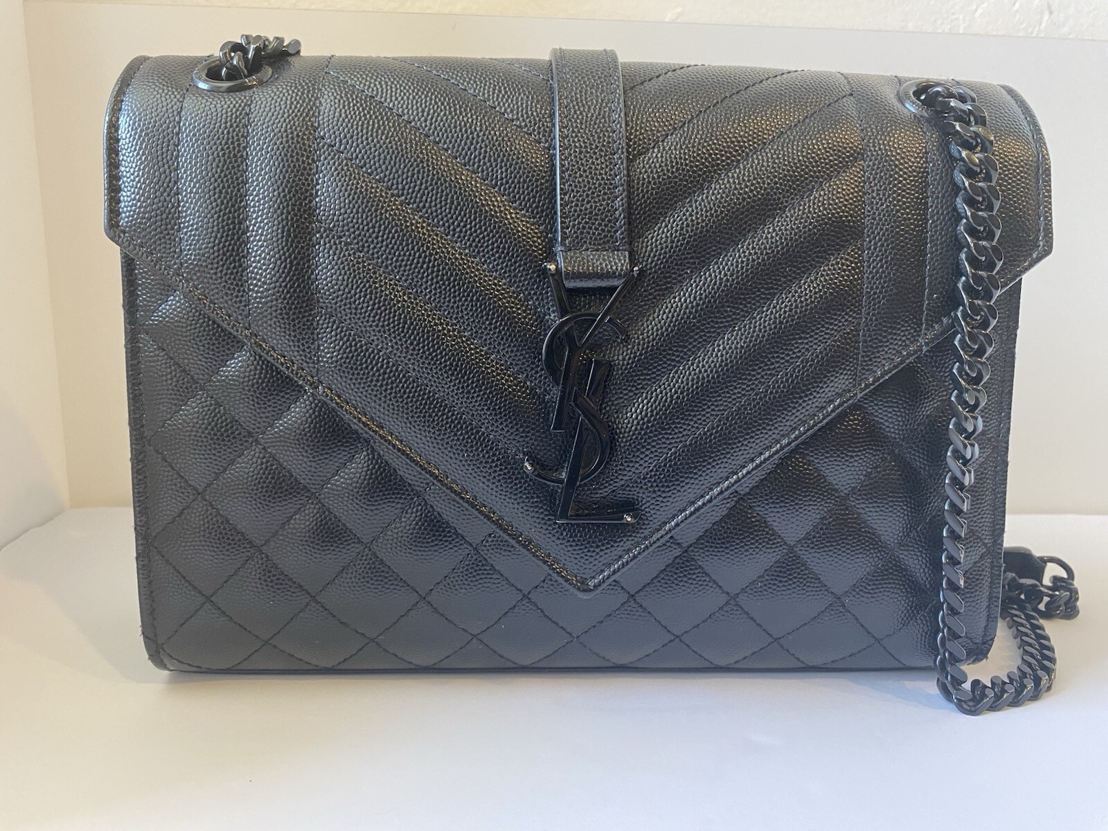 Borsa a tracolla Saint Laurent YSL busta nera ferramenta media pelle nera