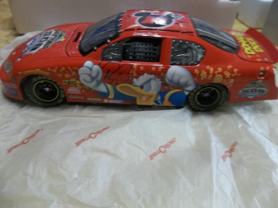 NEW Team Caliber 2004 Daytona 500 Donald Duck NASCAR 1:24 Die Cast FREE SHIP! - Image 2 of 4