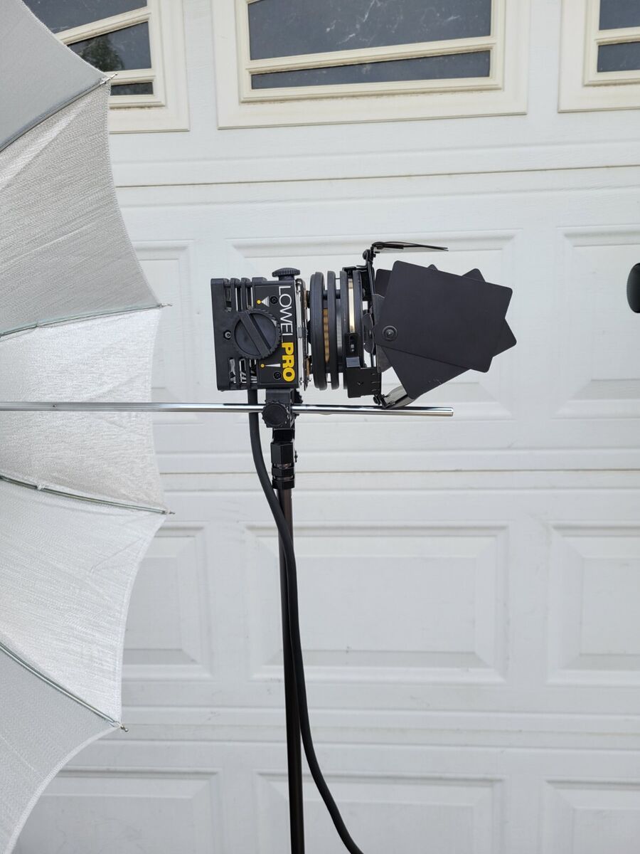 3 X Lowel Light Kit w/ Pro, Tota, Omni, Stand, Umbrellas 3 3 X Lowel Light Kit w/ Pro, Tota, Omni, Stand, Umbrellas 3