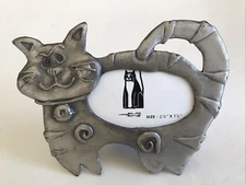 Mini Pewter Smiling Goofy Cat Picture Frame 1997 Ruth Reynolds Darby Easel Back