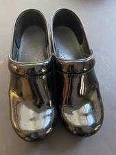 Dansko Women’s Clogs Black Patent Leather Shoes Size 38 Size 7