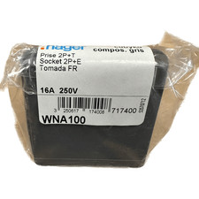 PRISE 2P+T 16A 250V WNA100 HAGER 717400