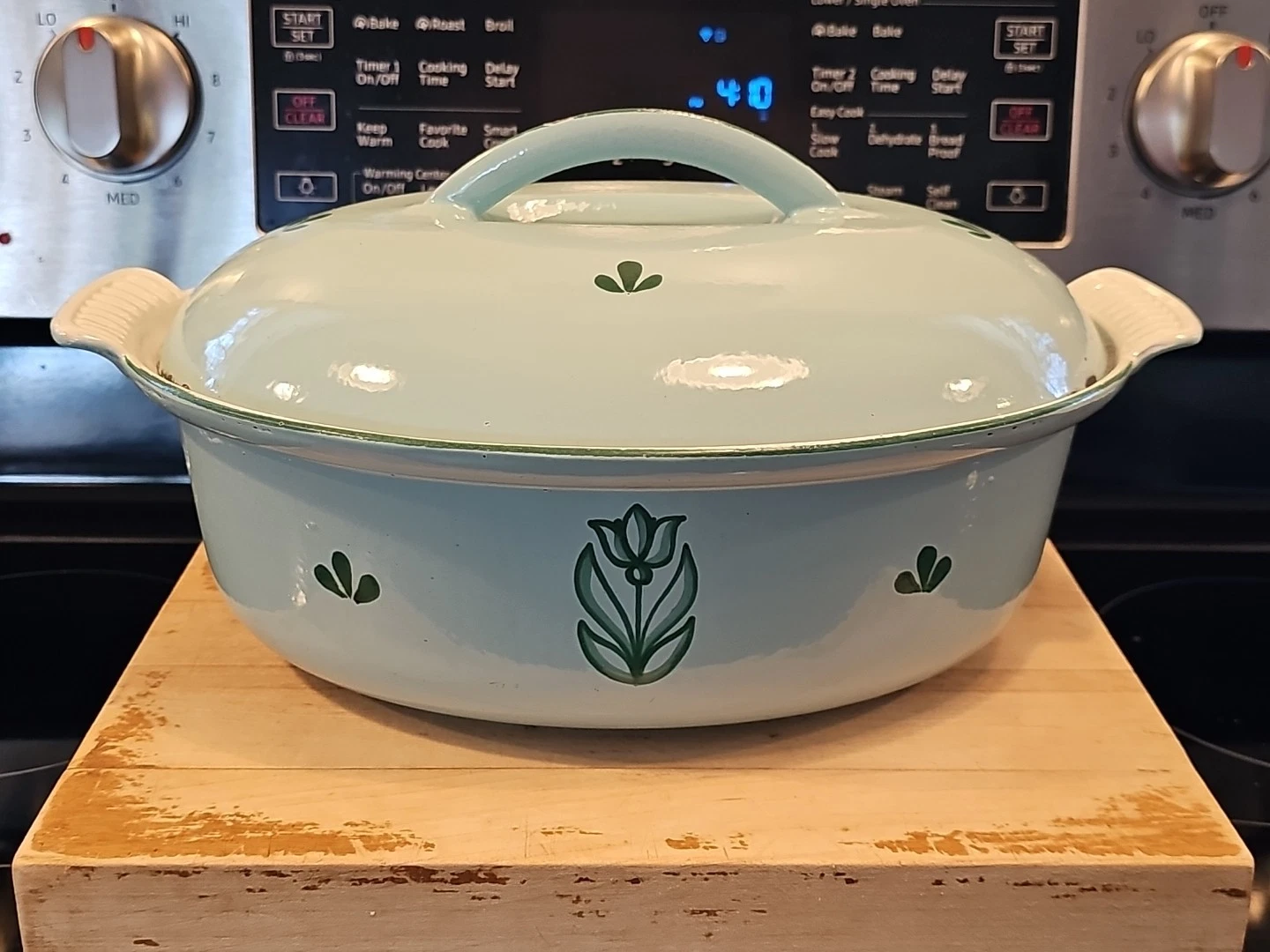Vtg DRU Holland Green Tulip #28 Enameled Cast Iron Dutch Oven Casserole Dish