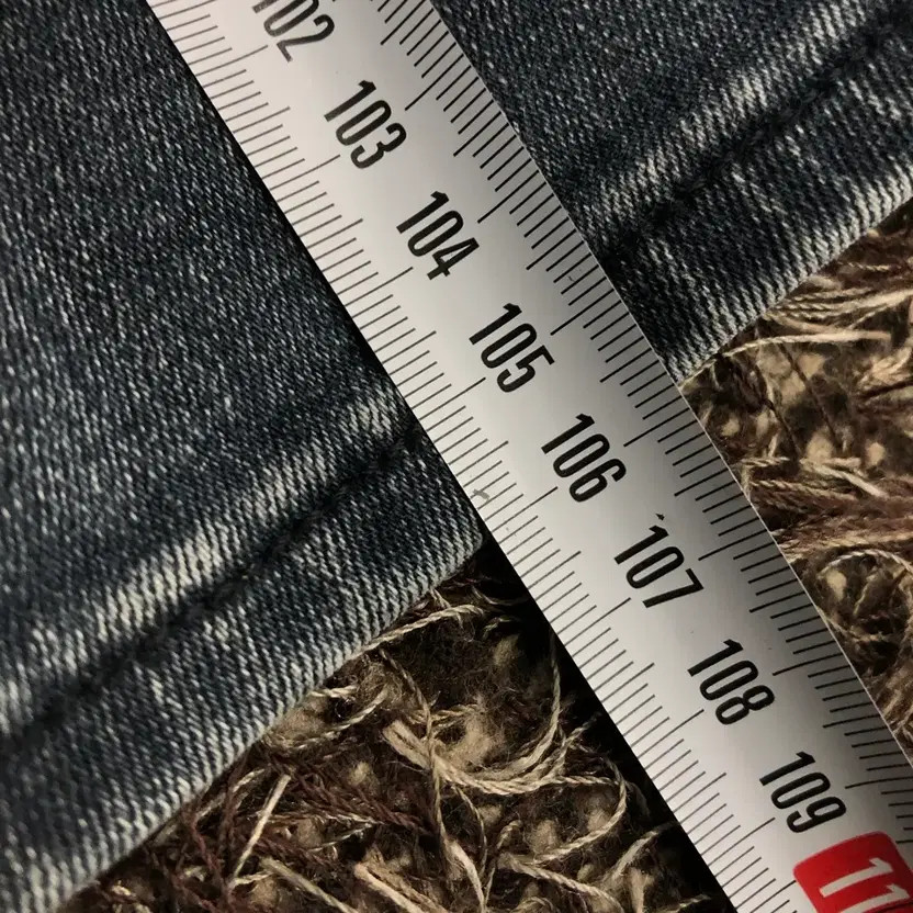 Uniqlo 34 Denim Shorts - Vintage Style, Excellent Condition thumbnail 2