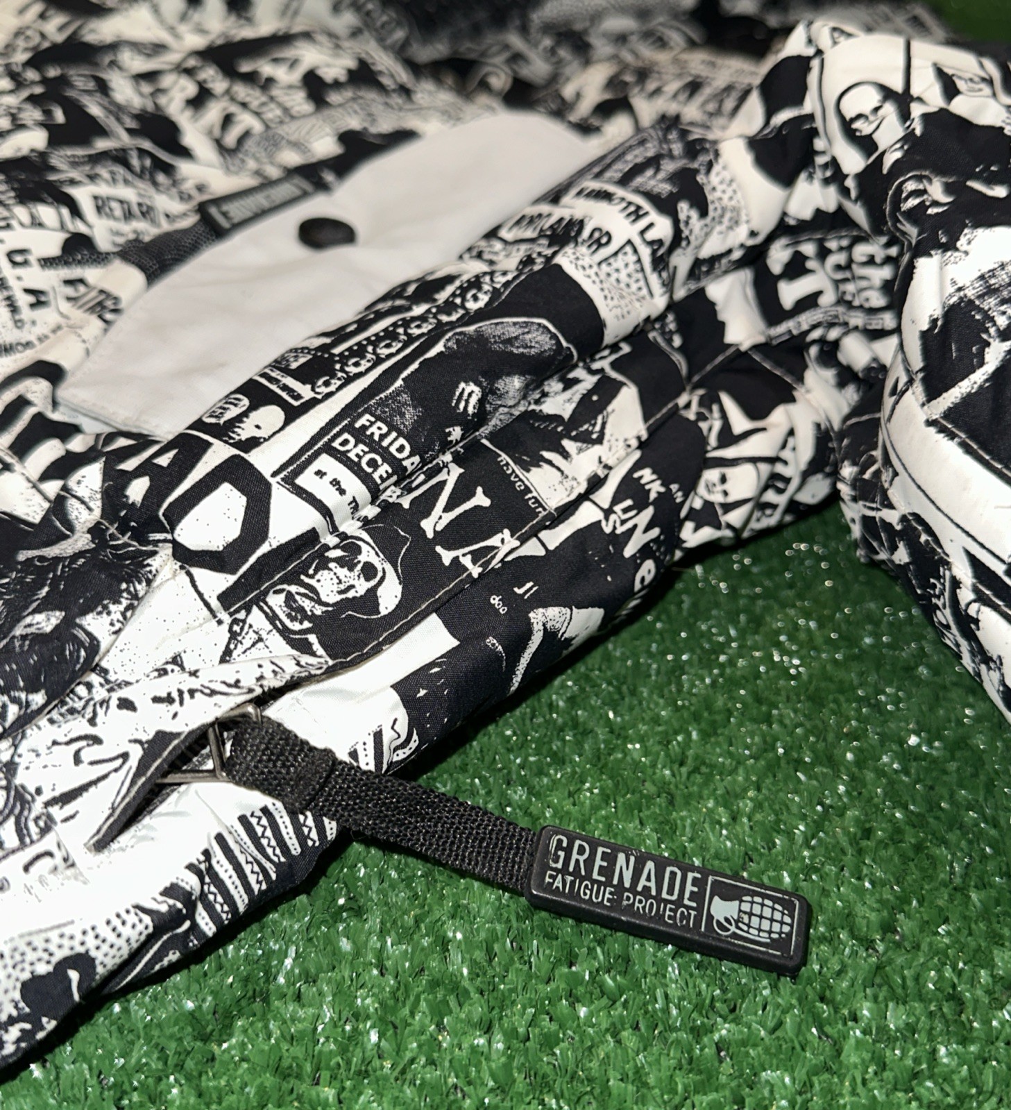 SAMPLE Grenade Fatigue Project Snowboarding Jacke… - image 20