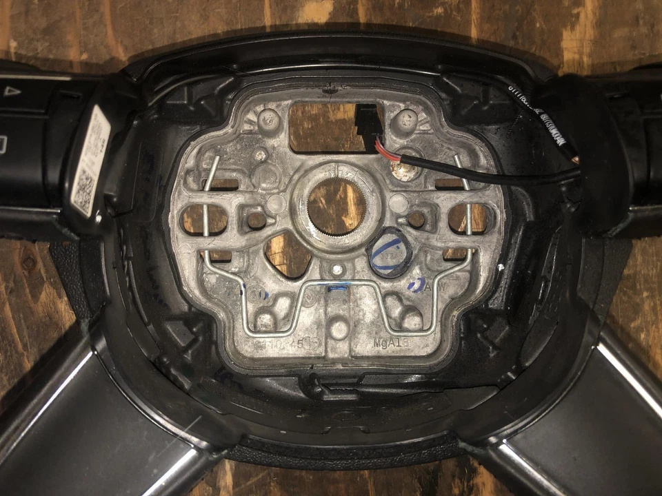 2011 AUDI A8 QUATTRO BLACK LEATHER STEERING WHEEL WITH MULTIFUNCTION Foto 2 de 4