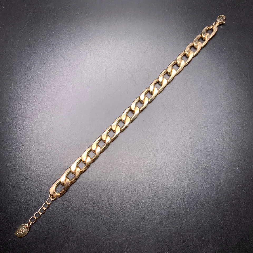 Brazalete Claires Curb Link Tono Dorado Clásico Simple 7 a 8 Pulgadas Ajustable Foto 2 de 4