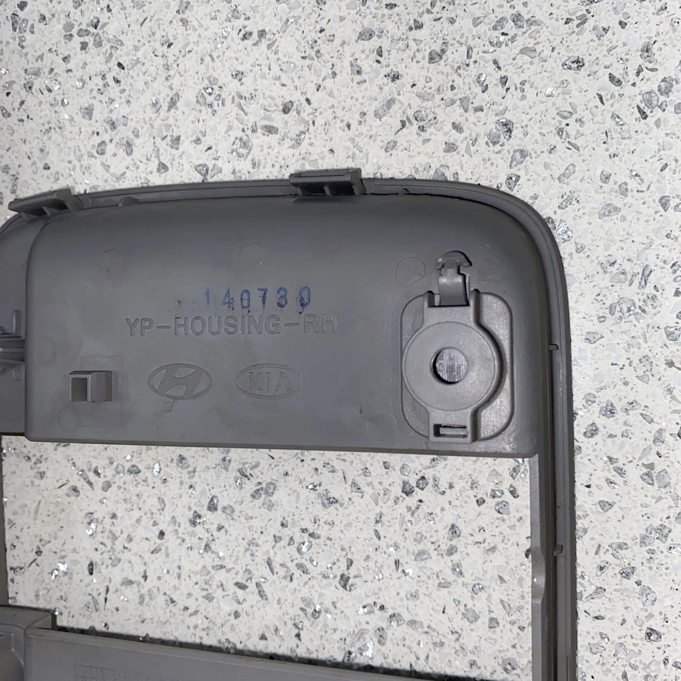 Furgoneta KIA Sedona 2015-2018 interior trasero manija puerta corredera gris pasajero OEM Foto 4 de 4