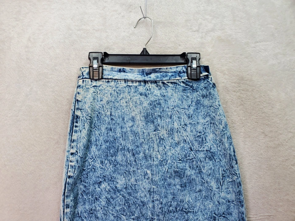Saia Charlotte Russe reta e lápis feminina S azul algodão denim lavagem ácida zíper - Imagem 4 de 4