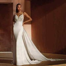 Elegant Wedding Dresses V Neck Sleeveless Bridal Gowns Appliques Train Mermaid