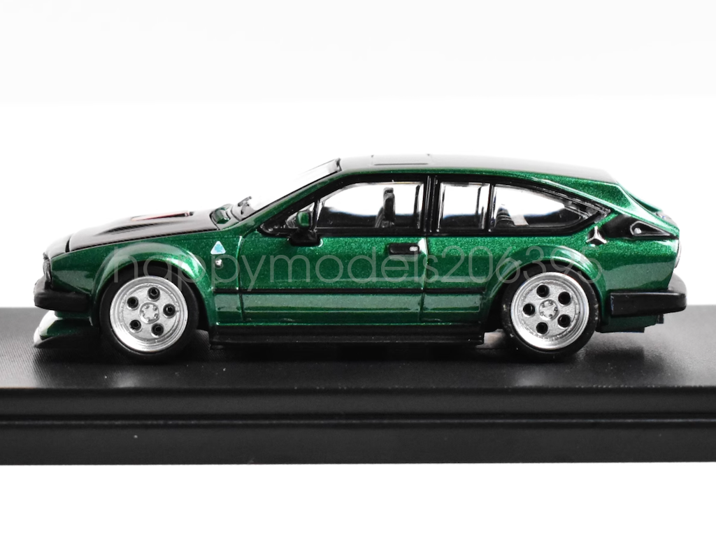 RM 1:64 Scale Green GTV6 Widebody Hatchback Sports Diecast Metal Toy Gift