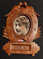 Cadre photo bois sculpté travail de prisonnier captivité tourterelles art deco