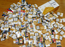 ENORME LOT VIDES Paquets de cigarettes MARLBORO collection UK suisse ALLEMAND