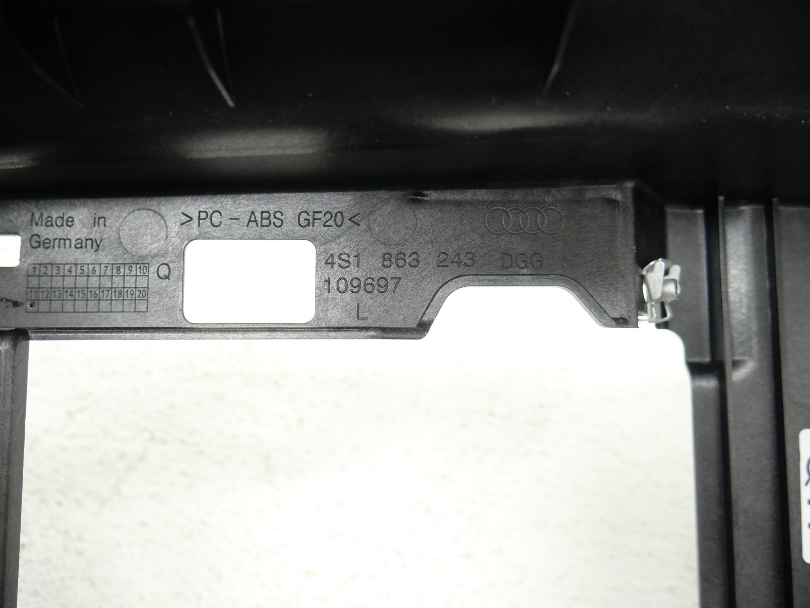 Audi R8 Spyder 2017-2023 Front Center console trim P/N 4S1863243E