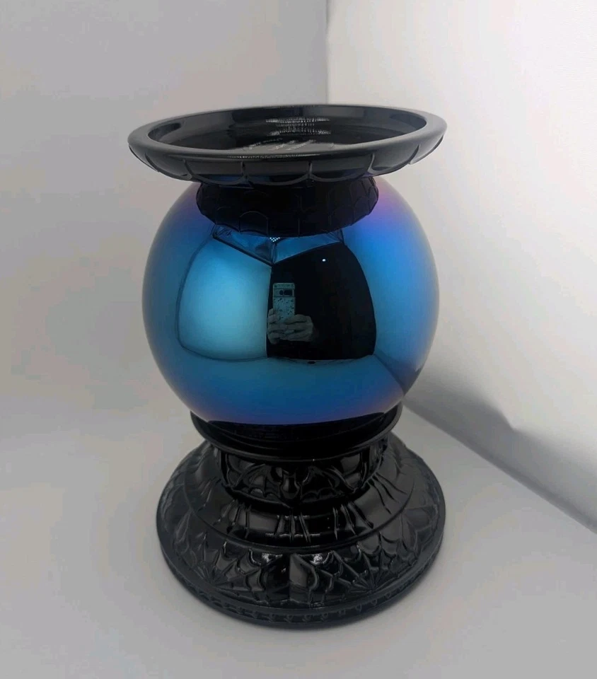 Bath & Body Works Calavera Iluminada 3 Mechas Candelabro Pedestal Iridiscente Nuevo en Caja  Foto 4 de 4