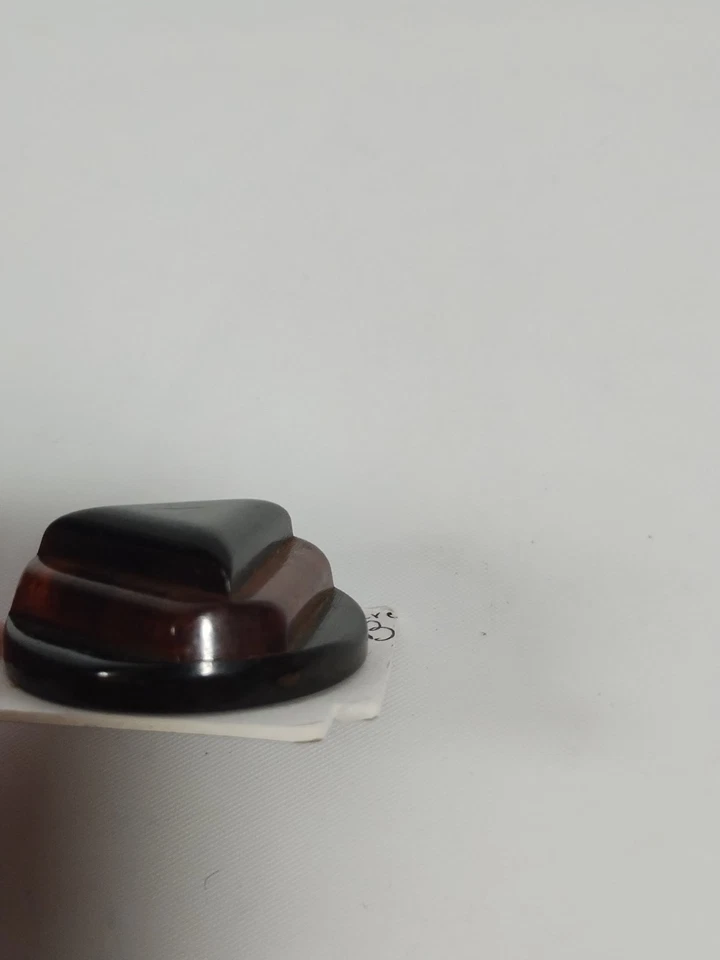 Vintage antique bakelite button round with triangle, big and beautiful - Image 3 of 4