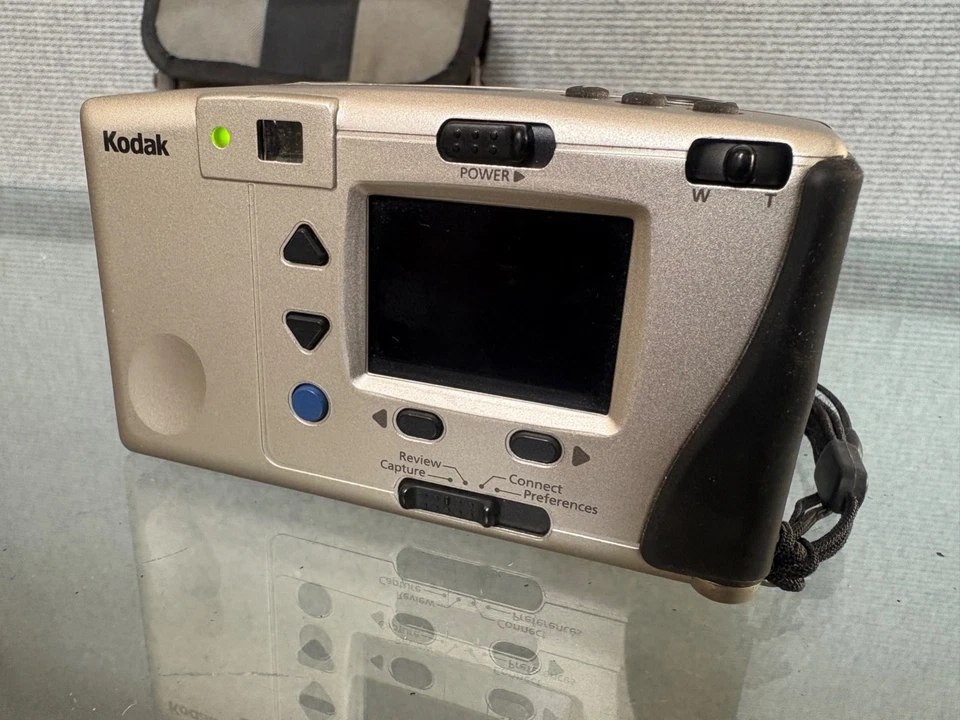 Kodak EasyShare DC215 1MP Digital Camera W/ 256MB Compact Flash Card and Case - Image 4 of 4
