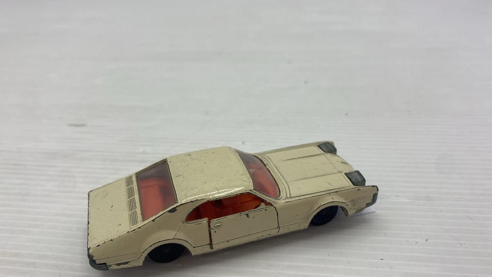 SIKA001 Siku Oldsmobile Toronado 1/43 senza scatola originale, segni di usur - Immagine 2 di 3