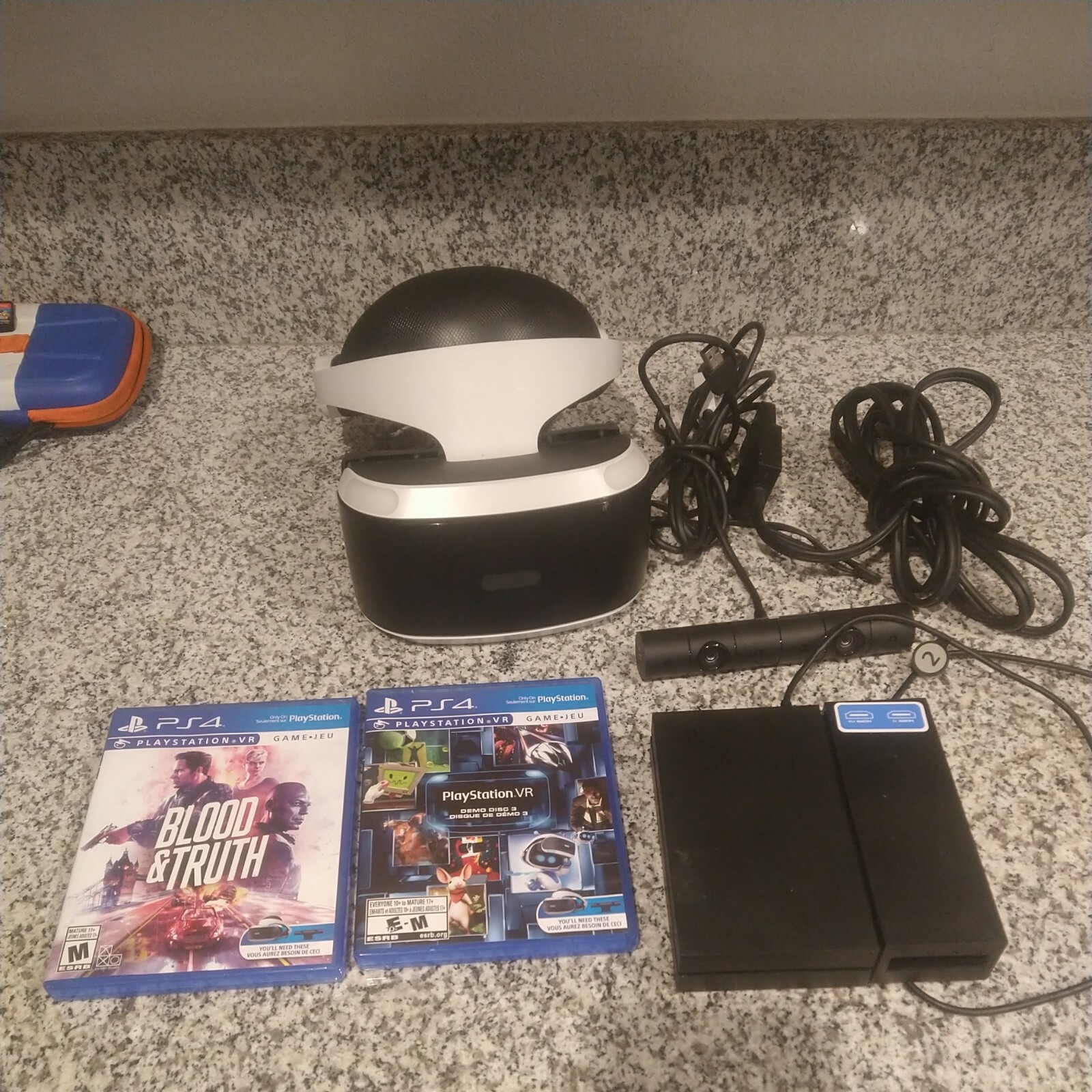 PS4 VR Headset Bundle Including Astro Bot PS4 VR Game!-image