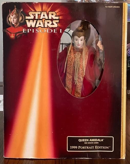 1999 Portrait Edition Star Wars Episode I QUEEN AMIDALA Red Senate