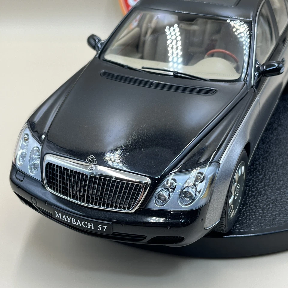 AUTOart 1/18 Maybach 57 SWB Caspian Black Himalayan Grey 76151 - Image 3 of 4