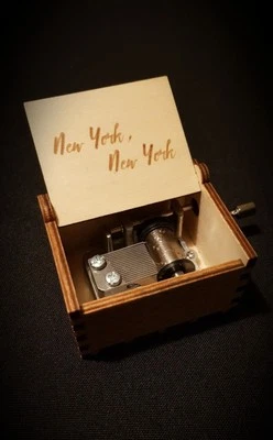 BREIZH LIZENZ Frank Sinatra New York, New York Holz Spieluhr - personalisierbar