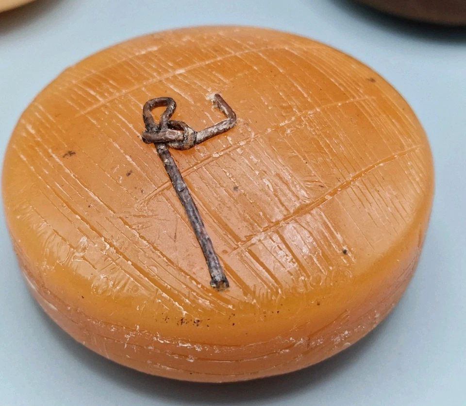 Pack of 18 Floating Candles, 8cm Diameter, Sandalwood Scent - Image 3 of 3