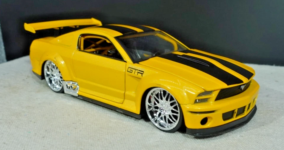 Jada Toys Dub City Ford Mustang GT-R Concept 1/24 - Imagem 2 de 4